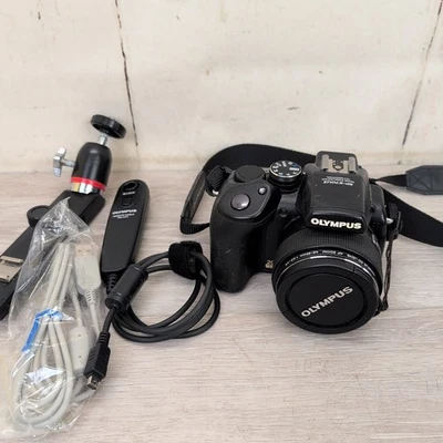 Cámara digital Olympus SP-570 UZ 10 MP 20x zoom óptico 1:2,8-4,5 lente probada  Foto 1 de 4