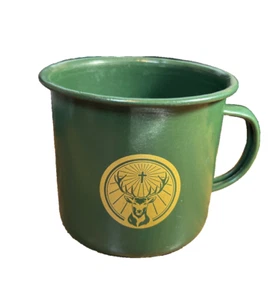 RAR Jägermeister™ Castleton Green Blechbecher Becher mit Medaillon goldfarben Logo - Bild 1 von 8