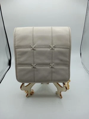 Bolso de hombro Valerie Stevens para mujer cuero blanco roto solapa a presión correa de cadena dorada Foto 1 de 4