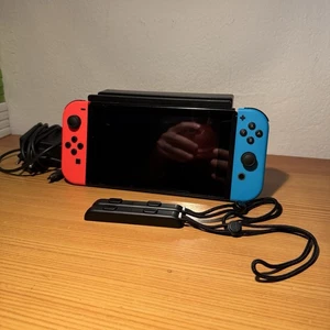 NINTENDO SWITCH V1 2017 Console ORIGINALE COMPLETA Neon Blu e Neon Rosso Joy-Con - Foto 1 di 14