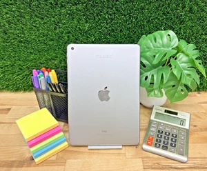 Apple iPad 5. Generation 10 Zoll 32GB Grau WLAN iPadOS* - Bild 1 von 15