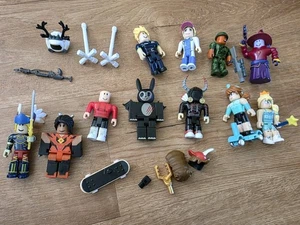 11 Lot Roblox Toys Action Mini Figuren verschiedene Lot Figurenpaket & Zubehör - Bild 1 von 5