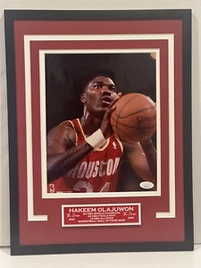 JSA Hakeem Olajuwon Signed 8x10 NBA Hoops Photo Framed w/engraved nameplate - Picture 1 of 10