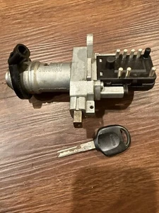 1998 SAAB 900 Automatic Ignition Switch With Key - Picture 1 of 5