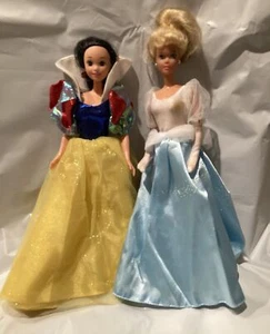 Cinderella und Schneewittchen Barbies Puppen um 1980’s-1990’s biegsame Beine - Bild 1 von 7
