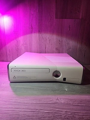 Xbox 360 S Slim Special Edition WHITE 4GB Console TESTED! Plus Hdmi+ Power+av - Image 1 of 4