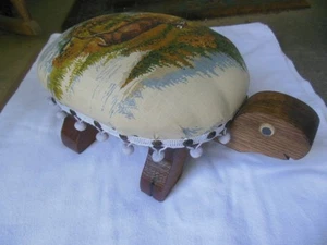 Taburete de madera vintage para pies de tortuga reposapiés bosque ciervo escena cojín 16" reposapiés Frin - Imagen 1 de 11