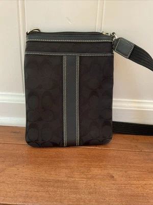 Bandolera Coach negra firma a rayas 4680 jacquard y cuero Foto 1 de 4