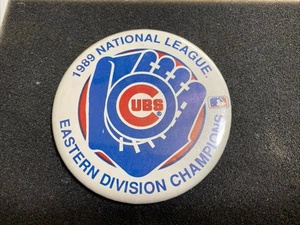 Chicago Cubs 1989 National League Eastern Division Champions 3,5 pollici pulsante spilla - Foto 1 di 2