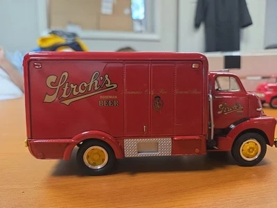 1/34 SCALE 1952 GMC STROH'S BOHEMIAN BEER DELIVERY VAN FIRST GEAR RED DIECAST - Image 1 of 4