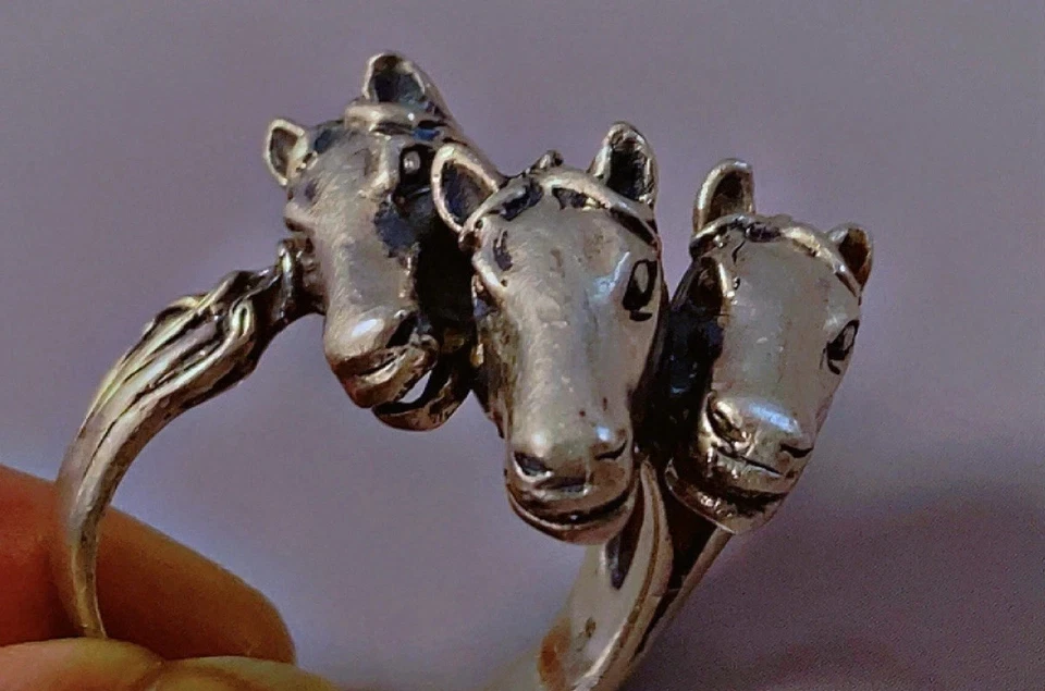 Bague tête de cheval bague argent massif old silver ring with 3 horse heads T58 - Photo 1/4