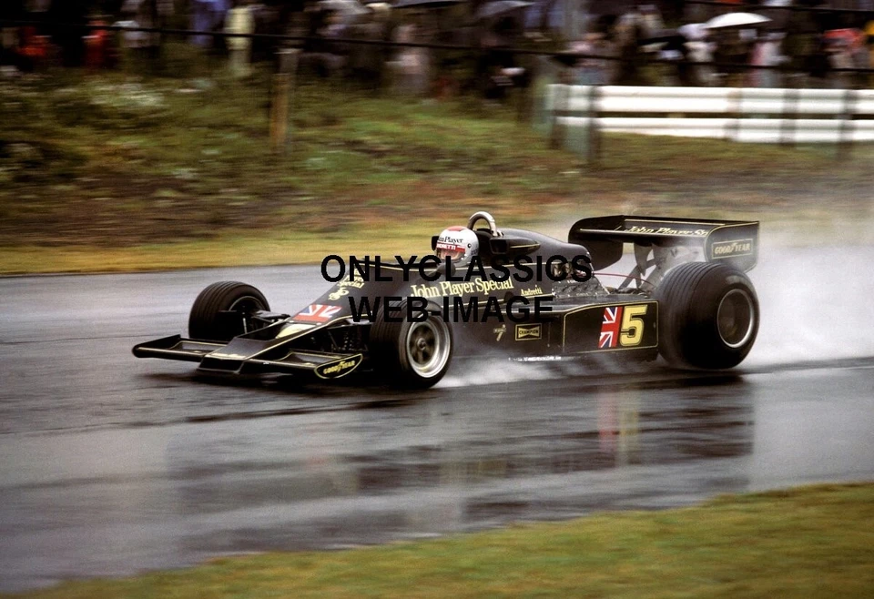 1976 MARIO ANDRETTI JOHNNY PLAYER LOTUS RAIN 8X12 PHOTO GRAND PRIX FORMULA ONE - Image 1 of 1
