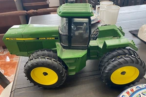 John Deere four-wheel drive 8760 1988 Special Edition - Picture 1 of 7