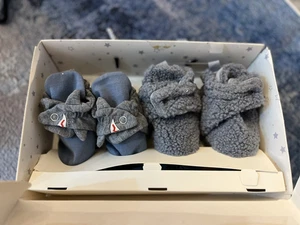 Stivaletti bambino Robeez taglia 12-18 mesi grigio squalo sherpa pelliccia sintetica stivaletti a scatto NUOVI - Foto 1 di 3