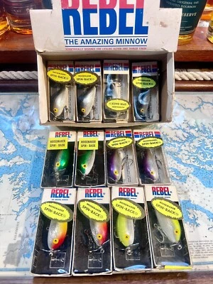 Caja de distribuidor Rebel Lures Spin-back - Nuevo stock antiguo - Completo Foto 1 de 3
