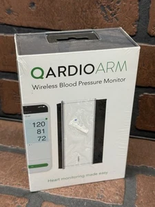 NUEVO Monitor de presión arterial inalámbrico Bluetooth inteligente QardioArm A100 - blanco ártico - Imagen 1 de 2