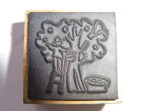 11C37 TAMPON SCOLAIRE VINTAGE BOIS SCRAPBOOKING VERGER NATURE - Picture 1 of 1