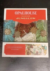 Juego de 8 borlas navideñas Opalhouse Jungalow - Imagen 1 de 9