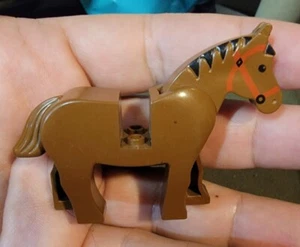 LEGO Minifigure Brown Horse with Black Eyes Red Bridle Pattern Animals Farm C16 - Picture 1 of 4