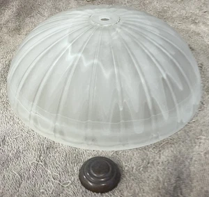Cúpula de vidrio con pantalla de luz opaca remolinos esmerilados de colección - montaje al ras - 9 7/8" - Imagen 1 de 10