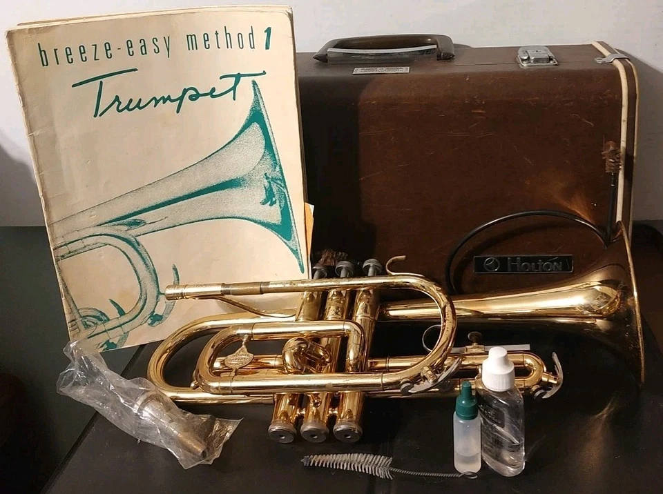 Vintage Holton Collegiate C602R Cornet W/ Case & Extras - Image 1 of 4