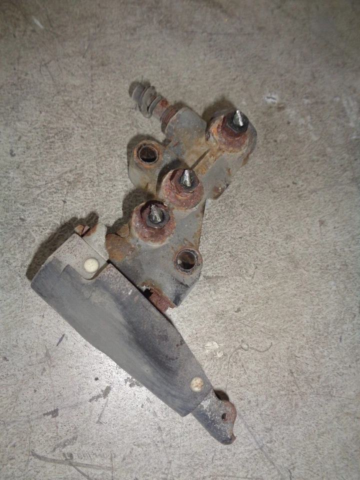 Nissan D21 Hardbody Pickup 2.4 Brake Load Sensing Valve LSV 1994 1995 1996 1997 - Image 1 of 1