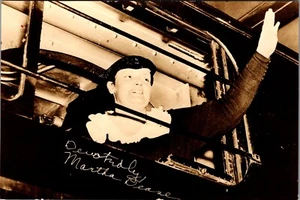 Foto de personalidad de radio de Martha Deane firmada devotamente Martha Deane - Imagen 1 de 2