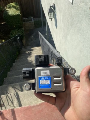 2011 - 2015 Hyundai Sonata Hybrid Cooling Fan Controller Module OEM 25385-4R500 - Image 1 of 2