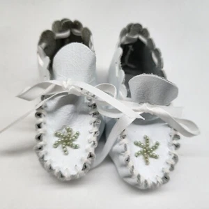 Baby White Leather Moccasins With Beaded Design & Ribbon Tie 2-1/2" - Picture 1 of 7