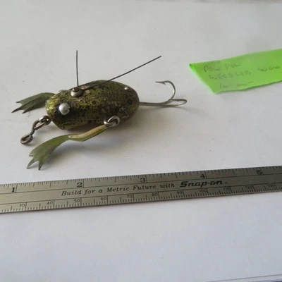 SEÑUELO DE PESCA PAW PAW 13/4" MADERA VINTAGE SIN MALEZAS WOW PATAS ARTICULADAS VERDE Foto 1 de 4