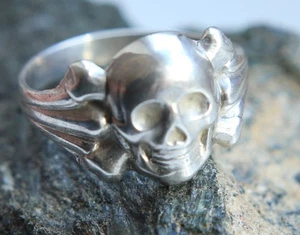 Sterling Silver Ring With Skull & Crossbones 3.47 gram - Picture 1 of 8