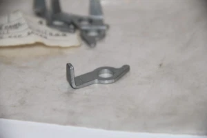 1 X FABRICANTE DE EQUIPOS ORIGINALES PAWL HUSQVARNA 503 81 24-01 - SE ADAPTA A MUCHOS - ¡NUEVO STOCK ANTIGUO! - Imagen 1 de 6