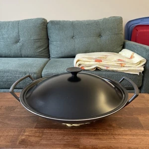 Le Crueset schwarzer Gusseisen Wok 14" mit Deckel GC Gusseisen 36 cm - Bild 1 von 13