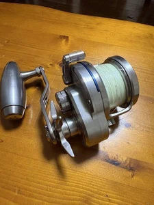 Daiwa Saltiga 35N-SJ Jiggingrolle mit Schnur - Top - Bild 1 von 8