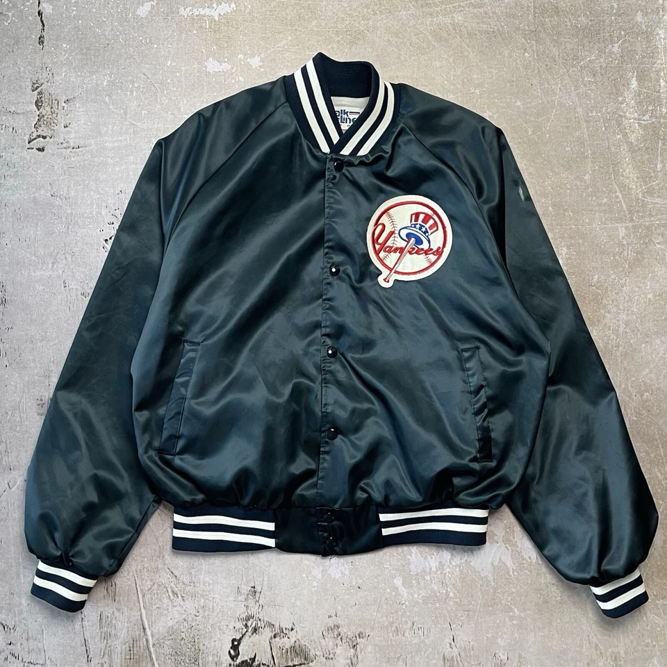 Chaqueta de satén vintage de los años 90 New York Yankees línea tiza (talla grande) hecha en EE. UU. Foto 1 de 4