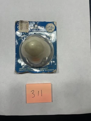 VINTAGE R/C CARL GOLDBERG 2 1/2"  NYLON SNAP - ON  SPINNER   #133  WHITE - Image 1 of 4