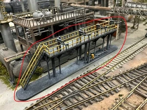 HO Scale 1:87 Train Tanker with Loading/Unloading & Water Add-on Platform - Picture 1 of 4