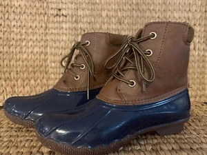 A Vittadini Mädchen Gavin-17K Größe 4 marineblau Entenschuhe Stiefel gefüttert gebraucht, in einwandfreiem Zustand wasserdicht - Bild 1 von 8