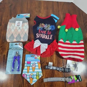 Hundekleider Haarschneidemaschine und Halsbänder Größe S/M Paket 7 - Bild 1 von 16