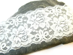 2 m Spitzenband 6 cm Bastelspitze Spitzen weiß Blumen Verzierung Gestaltung - Bild 1 von 1