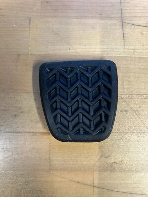 BRAKE / CLUTCH PEDAL RUBBER PAD - GENUINE OEM - TOYOTA YARIS MK3 2012 - 2019 - Image 1 of 2