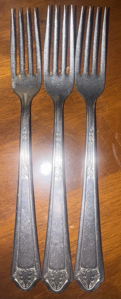 (3) WORLD BRAND STAINLESS USA FLATWARE DINNER FORKS ORNATE SCROLL - Image 1 of 1