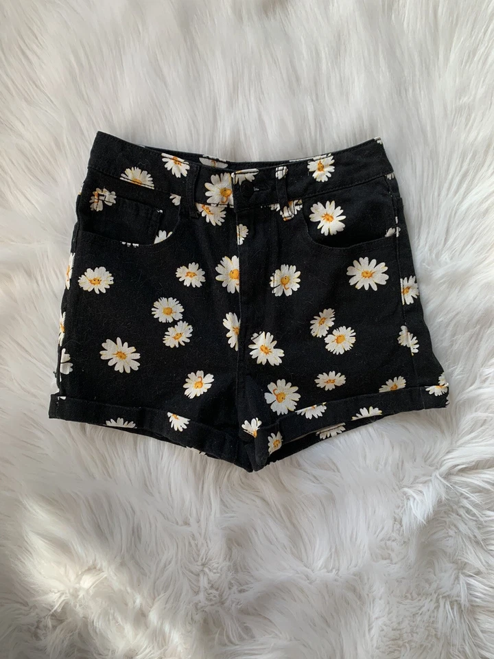 Pantalones Cortos Forever 21 Floral Negro Margarita Talla Pequeña/24” Foto 1 de 3