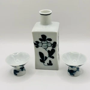 Vintage Hand painted Sake Bottle & 2 Cups Set Fine China Blue Flowers E1-525 - Picture 1 of 7