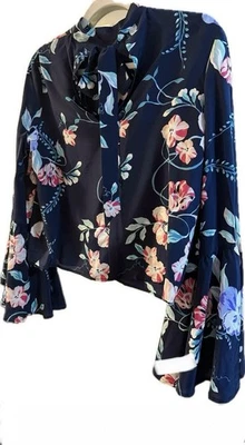 Blusa Yumi Kim Azul Marino Floral Seda con Acentos Rosa y Verde. Talla SM Foto 1 de 4