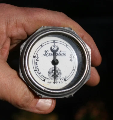 Medidor de combustible mecánico vintage Lexington años 10 20 (hecho por Rochester) Foto 1 de 4