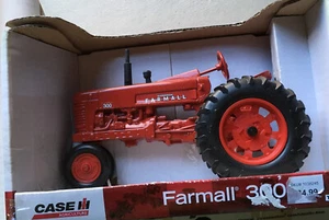 Ertl Tomy 1/16 Scale Case International Harvester 300Tractor - NEW - Picture 1 of 5