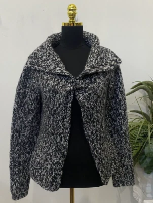 Cárdigan International Concept Negro Marfil Grueso Tejido Seguridad Pin Up Talla S, $195 Foto 1 de 4