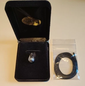 Madelyn Plata de Ley 925 Lágrima Colgante Cenizas Cremación Tornillo Recuerdo Nuevo en Caja - Imagen 1 de 8