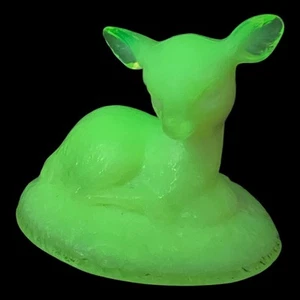 Boyd Art Glass Bingo the Deer Fawn 1997 Lemon Custard Vaseline GLOWS - Picture 1 of 12
